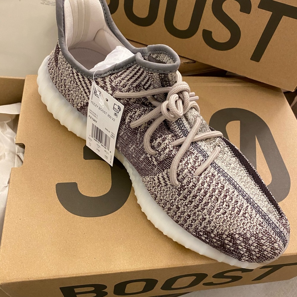 Sold! Yeezy boost 350 - Picture 3 of 4
